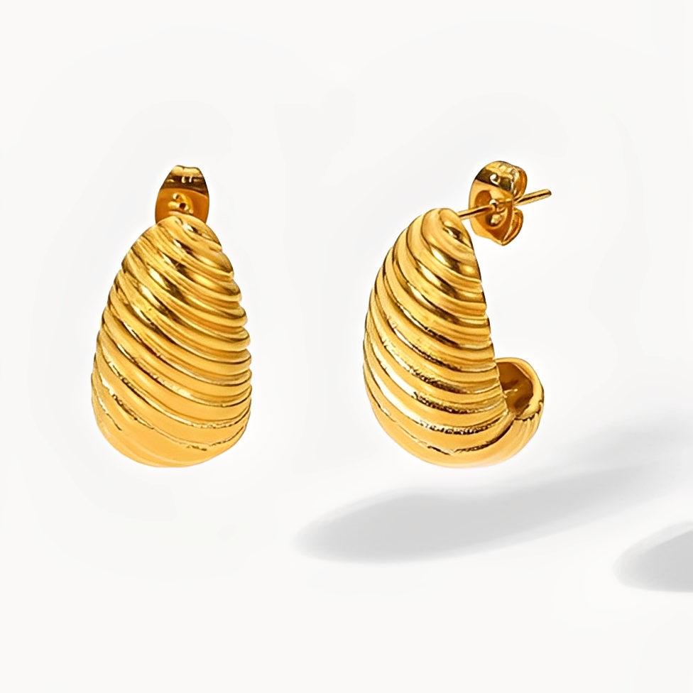 Alice – Pendientes elegantes chapados en oro