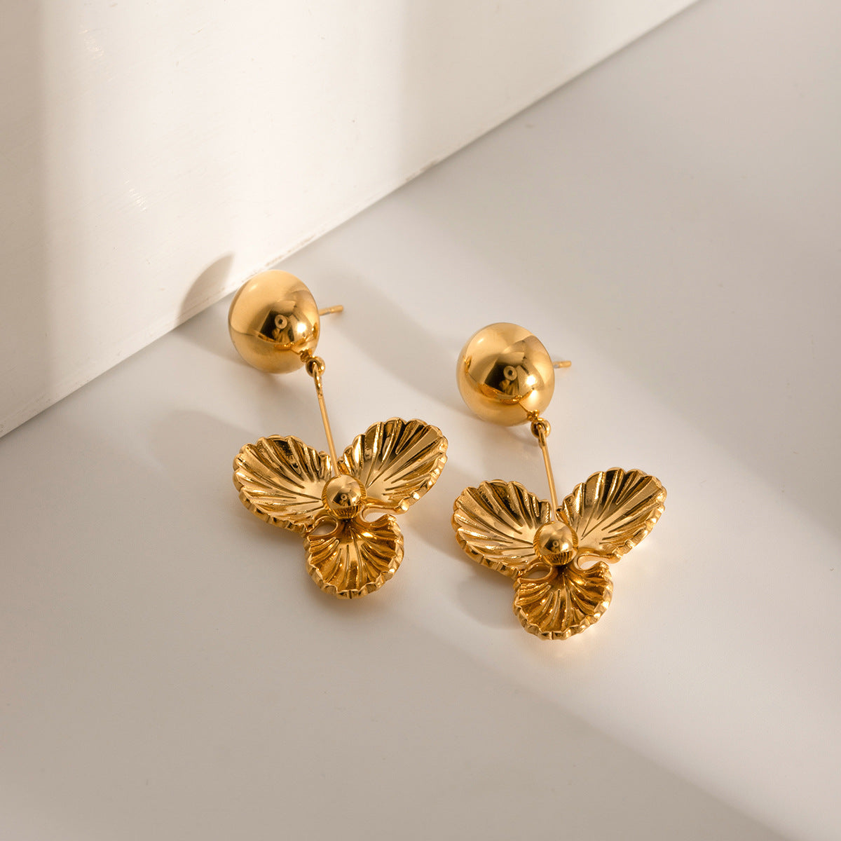 Brianna – Pendientes de Pensamiento Dorados