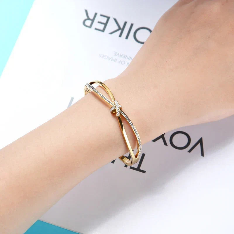 Dalia – Brazalete Nudo Elegante