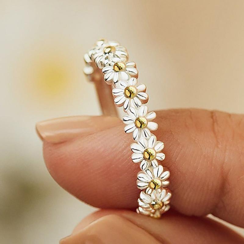 Flavia – Anillo ajustable de margarita de plata esmaltada