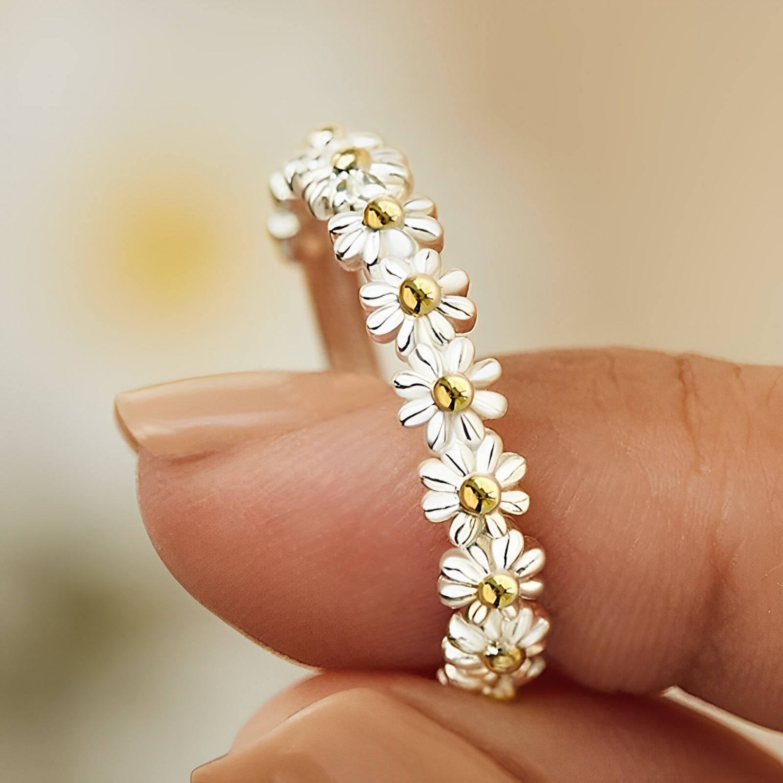 Charlie – Anillo ajustable de plata con margaritas pintadas a mano