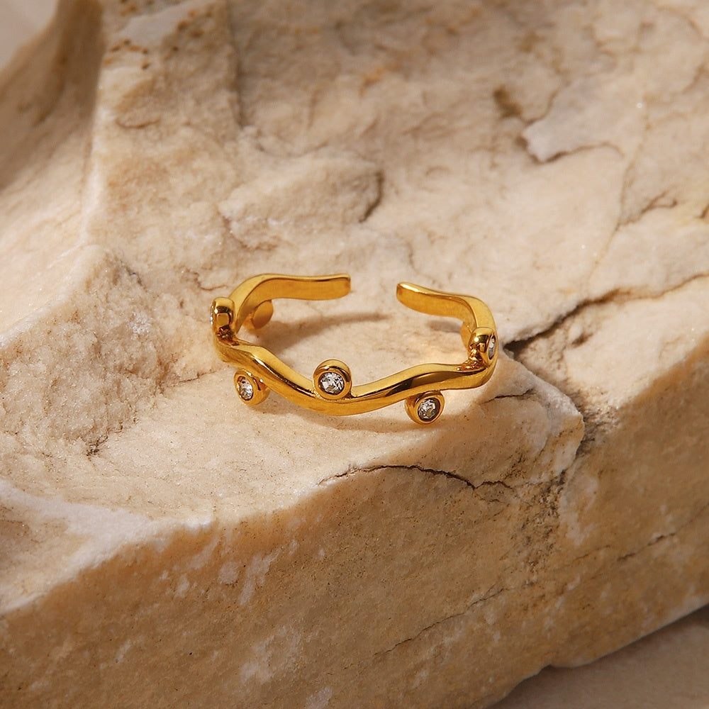 Willow – anillo hoja dorado con circonitas ajustable