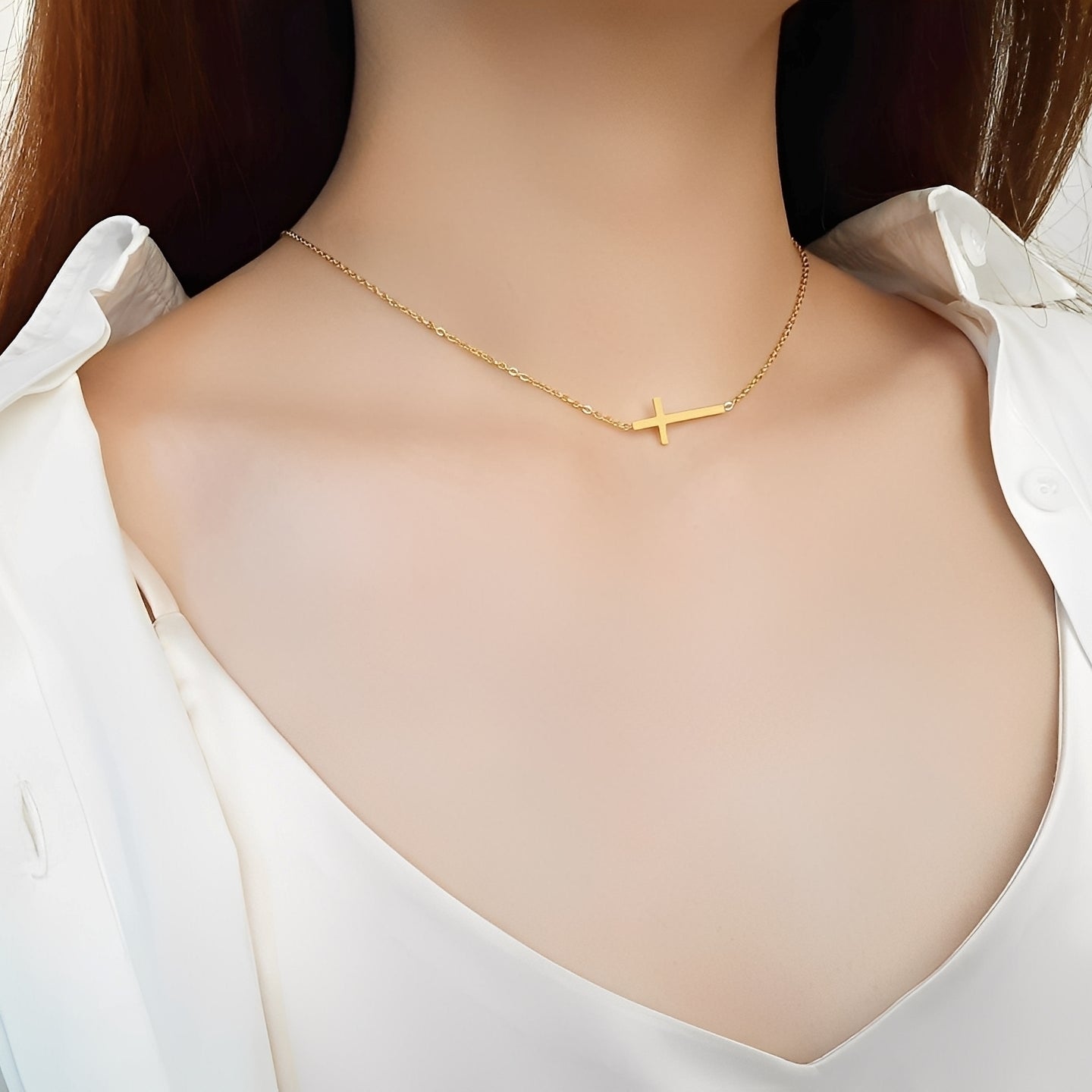 Nelly – Collar cruz minimalista en oro