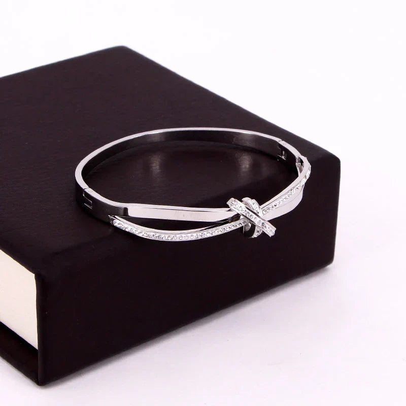 Dalia – Brazalete Nudo Elegante