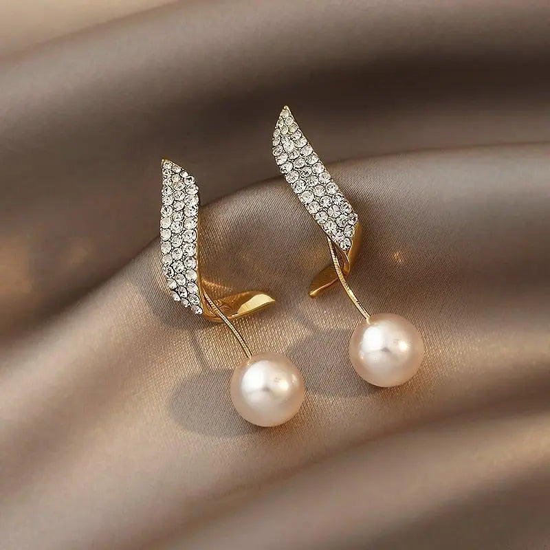 Lumine – Pendientes encantadores con perlas y lujoso dorado