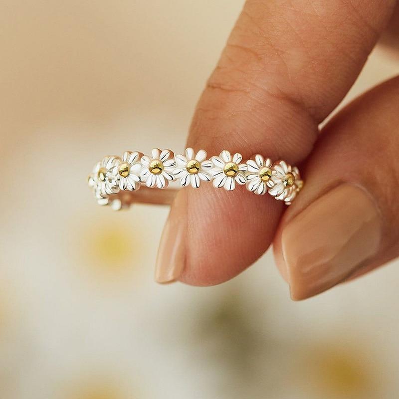 Flavia – Anillo ajustable de margarita de plata esmaltada