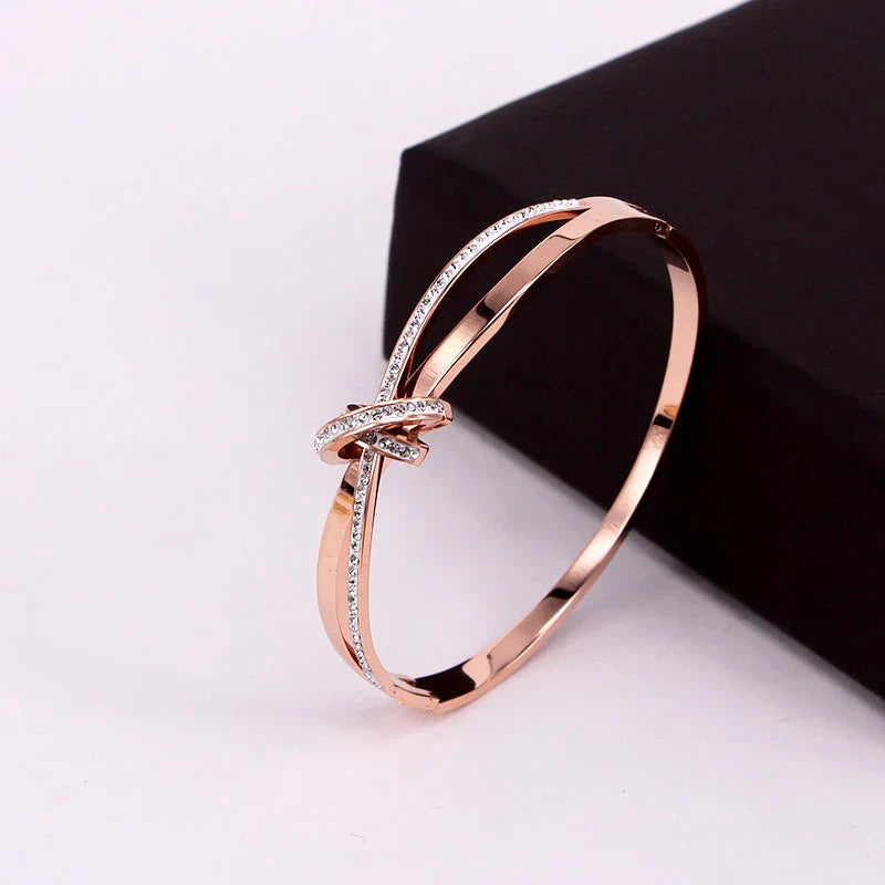 Dalia – Brazalete Nudo Elegante