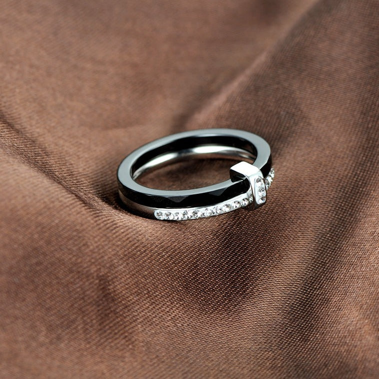 Cerelia – Anillo de cerámica de lujo con circonitas
