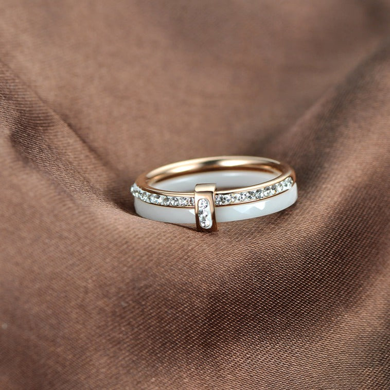 Cerelia – Anillo de cerámica de lujo con circonitas