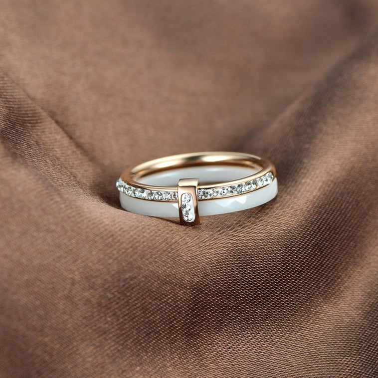 Cerelia – Anillo de cerámica de lujo con circonitas