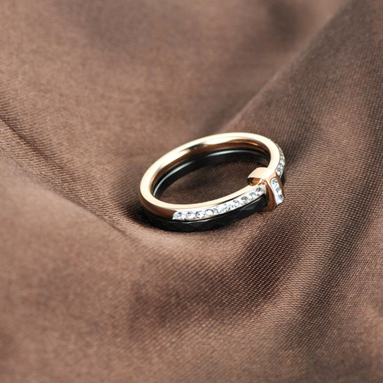 Cerelia – Anillo de cerámica de lujo con circonitas