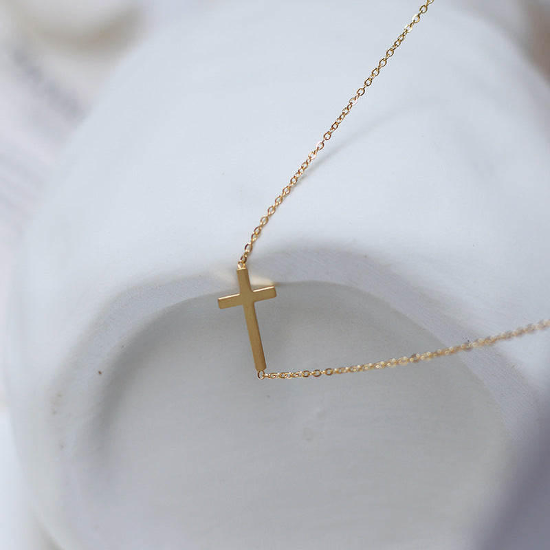 Nelly – Collar cruz minimalista en oro