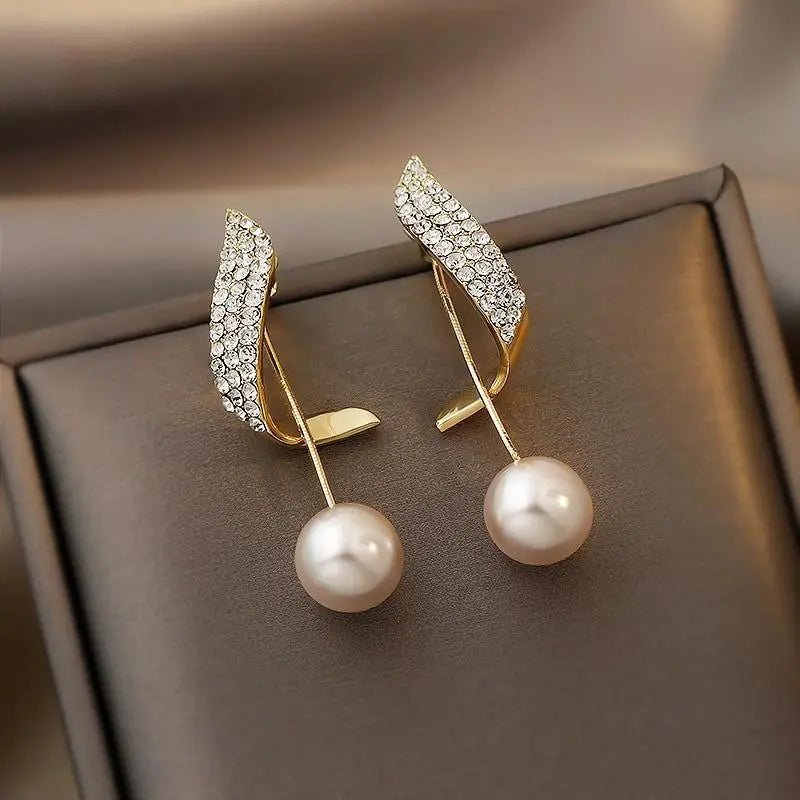 Lumine – Pendientes encantadores con perlas y lujoso dorado