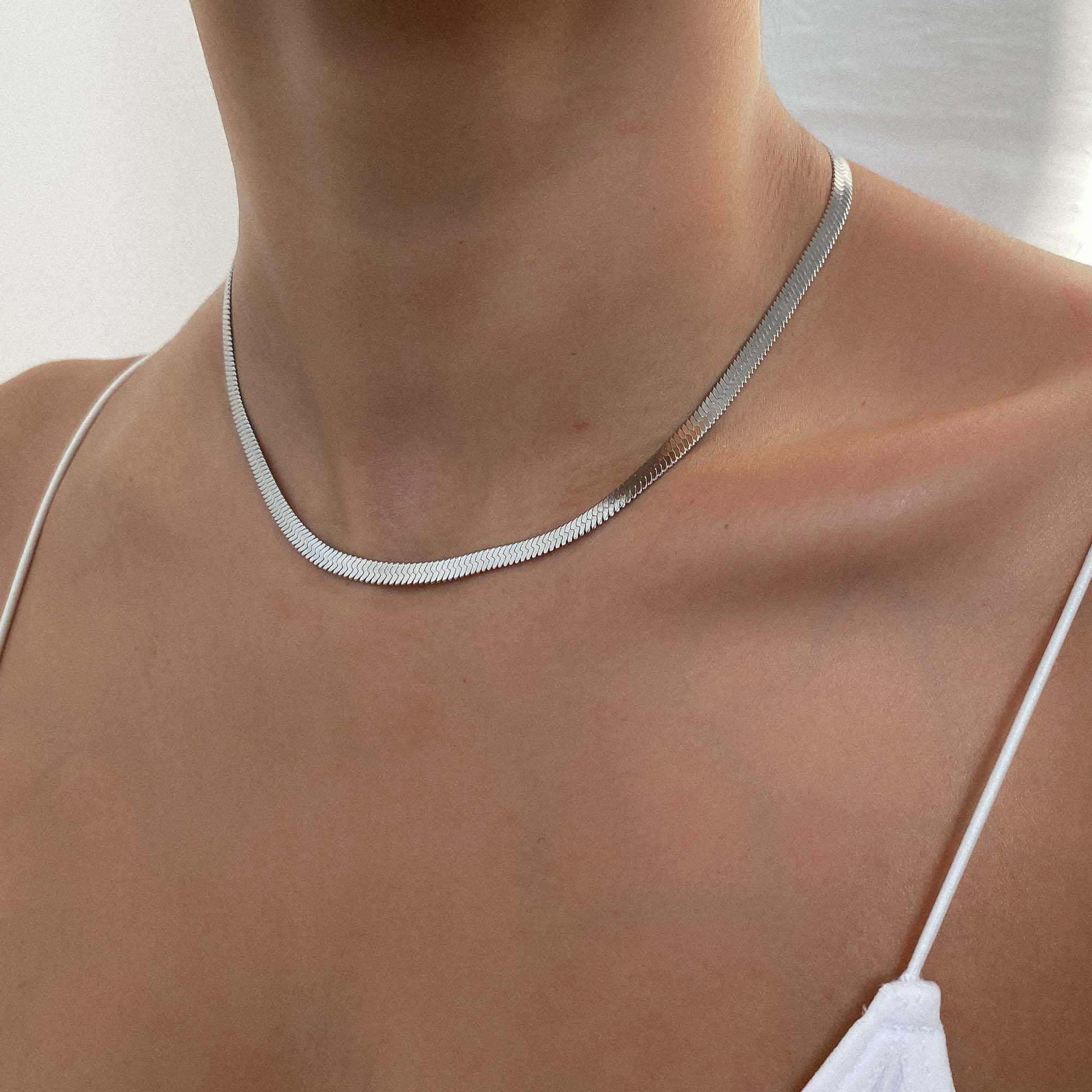 Juliette – Collar elegante de chevron