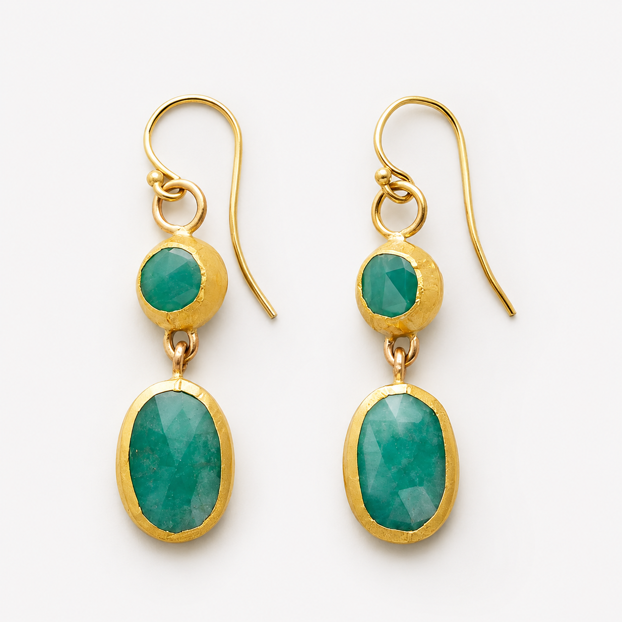 Mireya – Pendientes vintage dorados con piedra turquesa