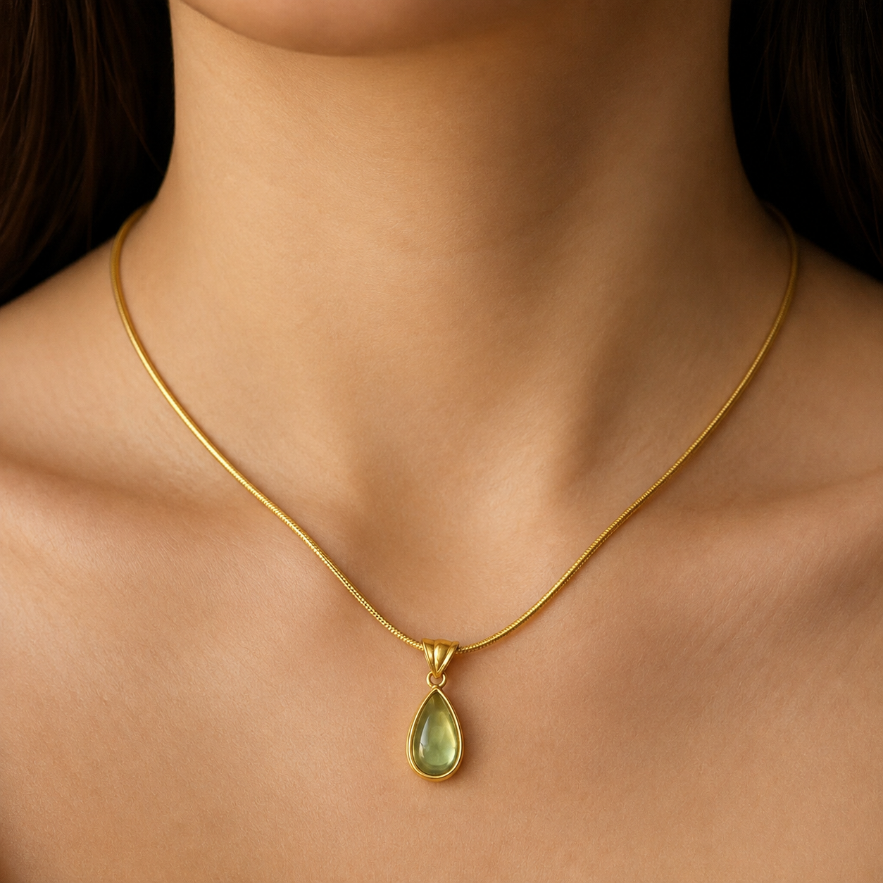 Collar de gota en verde sirena con oro