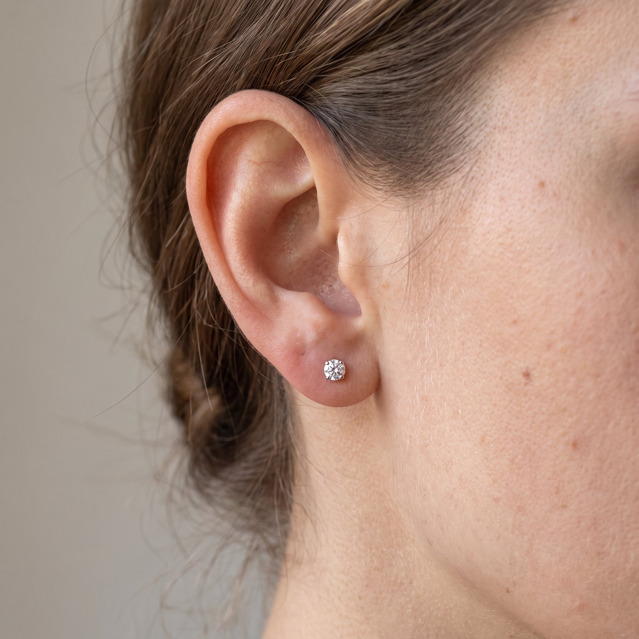 Pendientes planos sin rosca de 2 mm con CZ