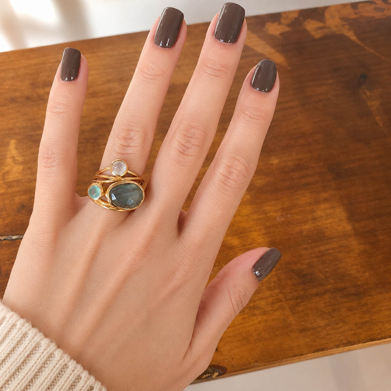 Miranda – Anillo vintage con piedra lunar azul