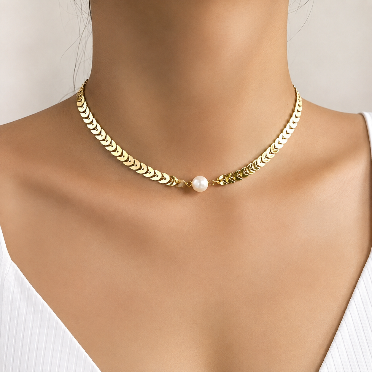 Aria – Collar Romano de Oro y Perla Elegante