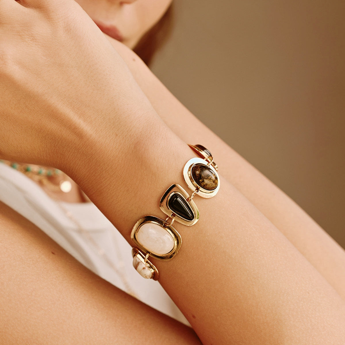 Nancy – Pulsera boho con piedras geométricas
