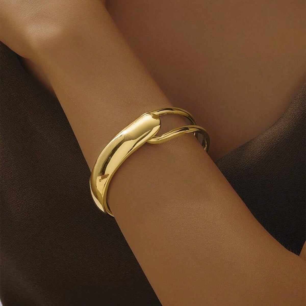 Alyssa – Brazalete dorado elegante
