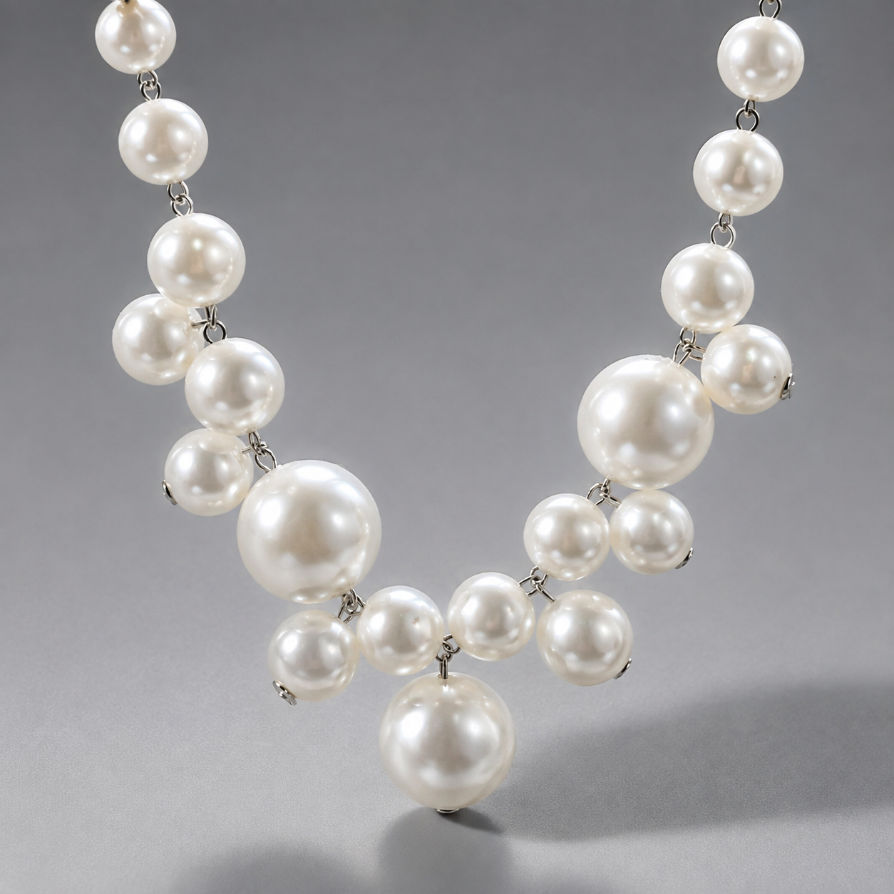 Lucie – Collar de lujo ligero con perlas grandes y pequeñas
