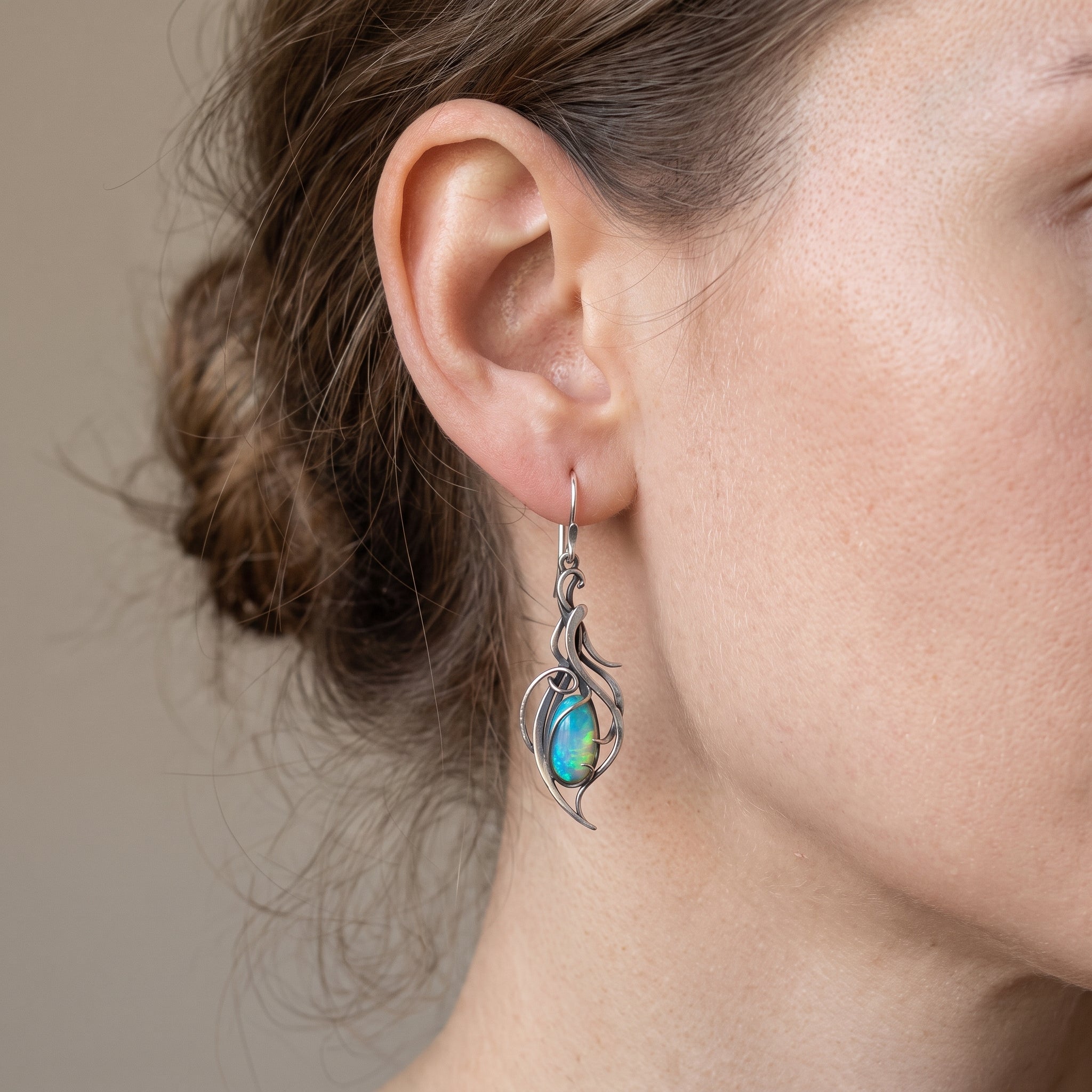 Tony – Pendientes vintage de plata con ópalo azul