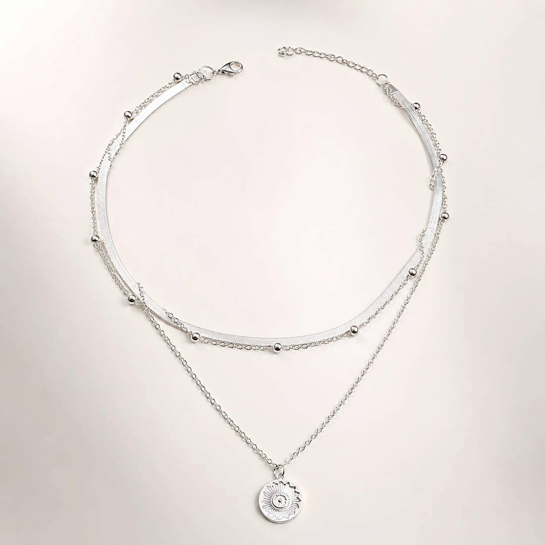 Elegancia radiante – Collar clásico de plata
