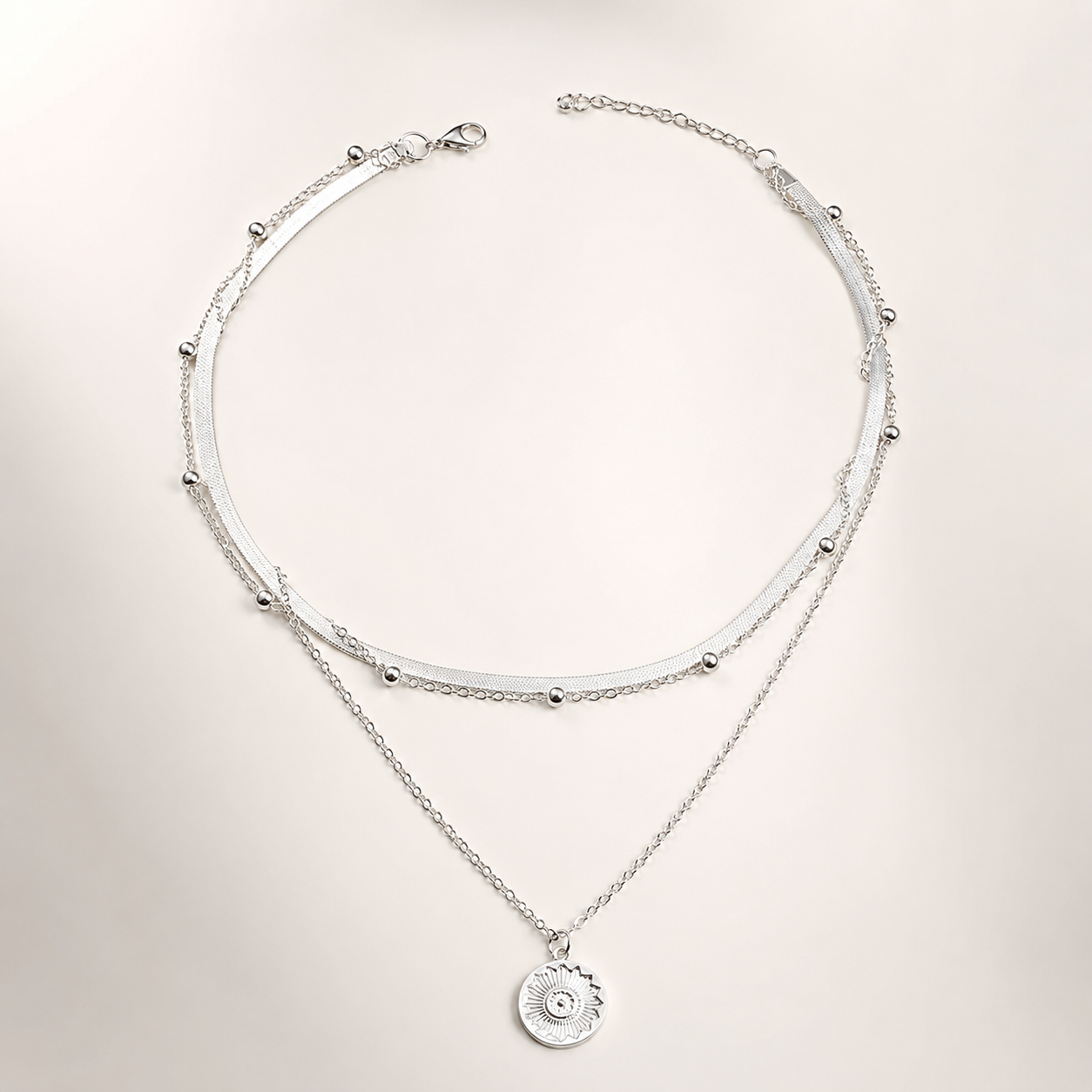 Elegancia radiante – Collar clásico de plata