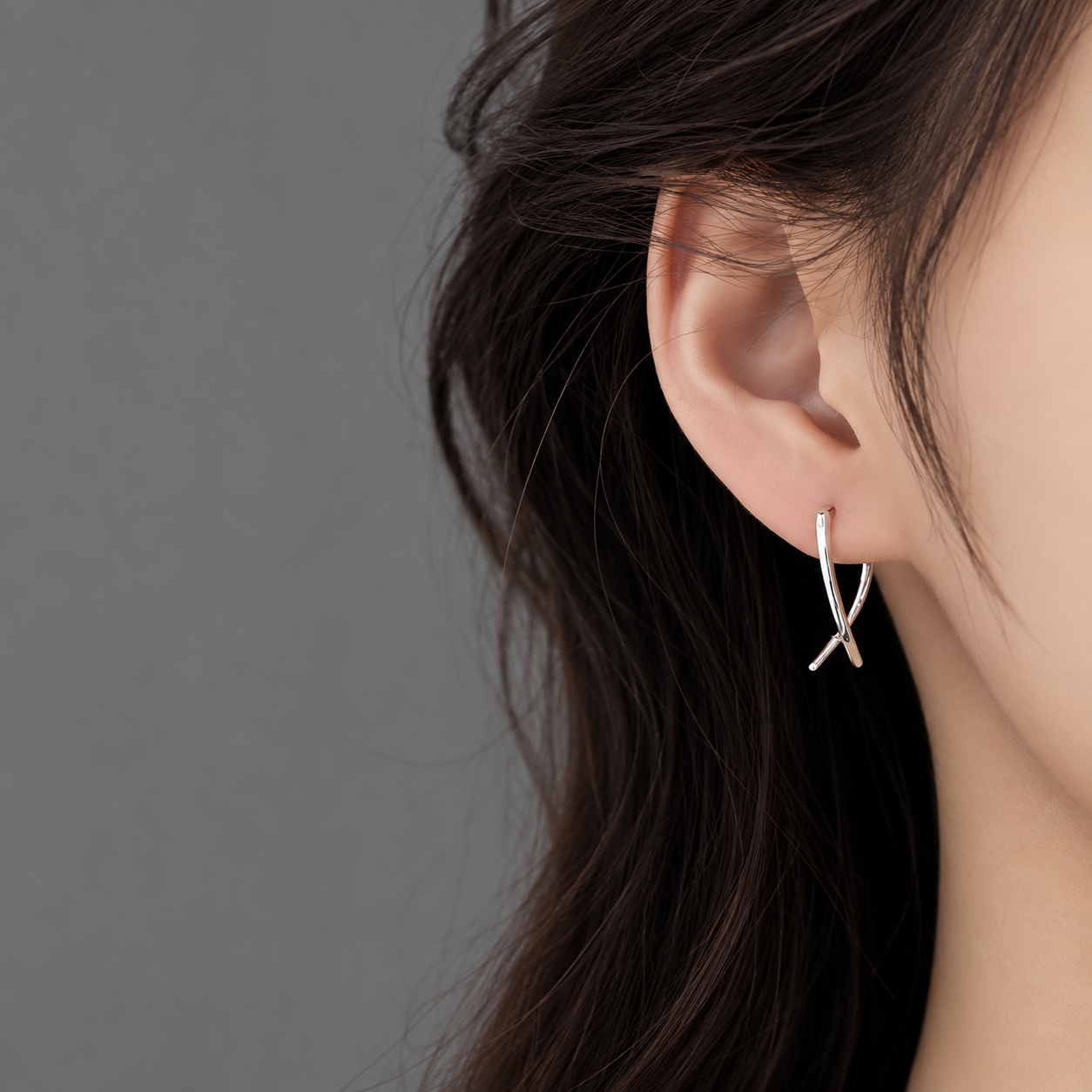 Emilie – Pendientes elegantes con líneas cruzadas