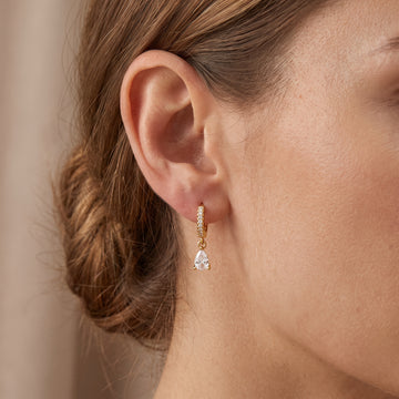Aros de Oro con CZ de Marfil Blanco