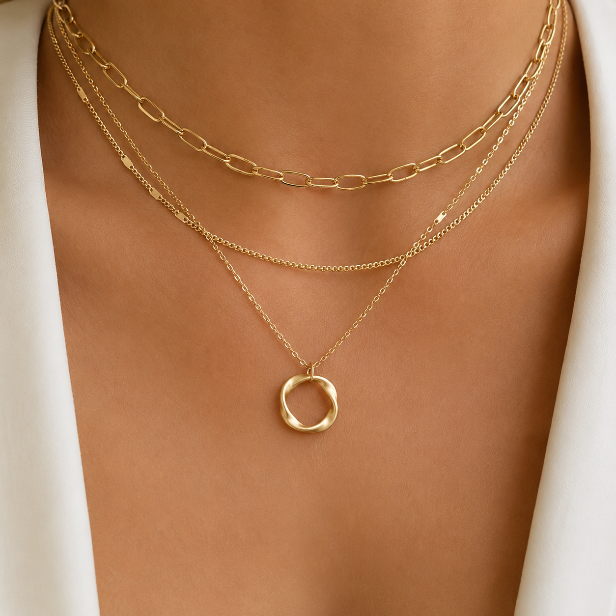 Michelle – Collar vintage con cadenas doradas en capas y colgante