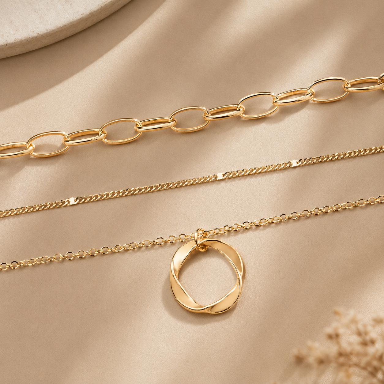 Michelle – Collar vintage con cadenas doradas en capas y colgante