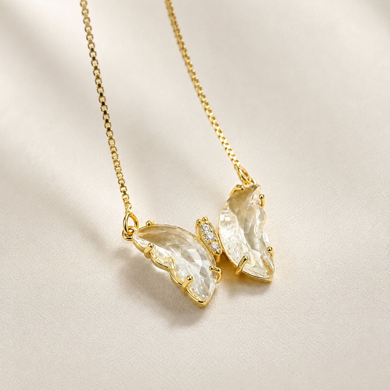 Evelyn - Collar de cristal en forma de mariposa