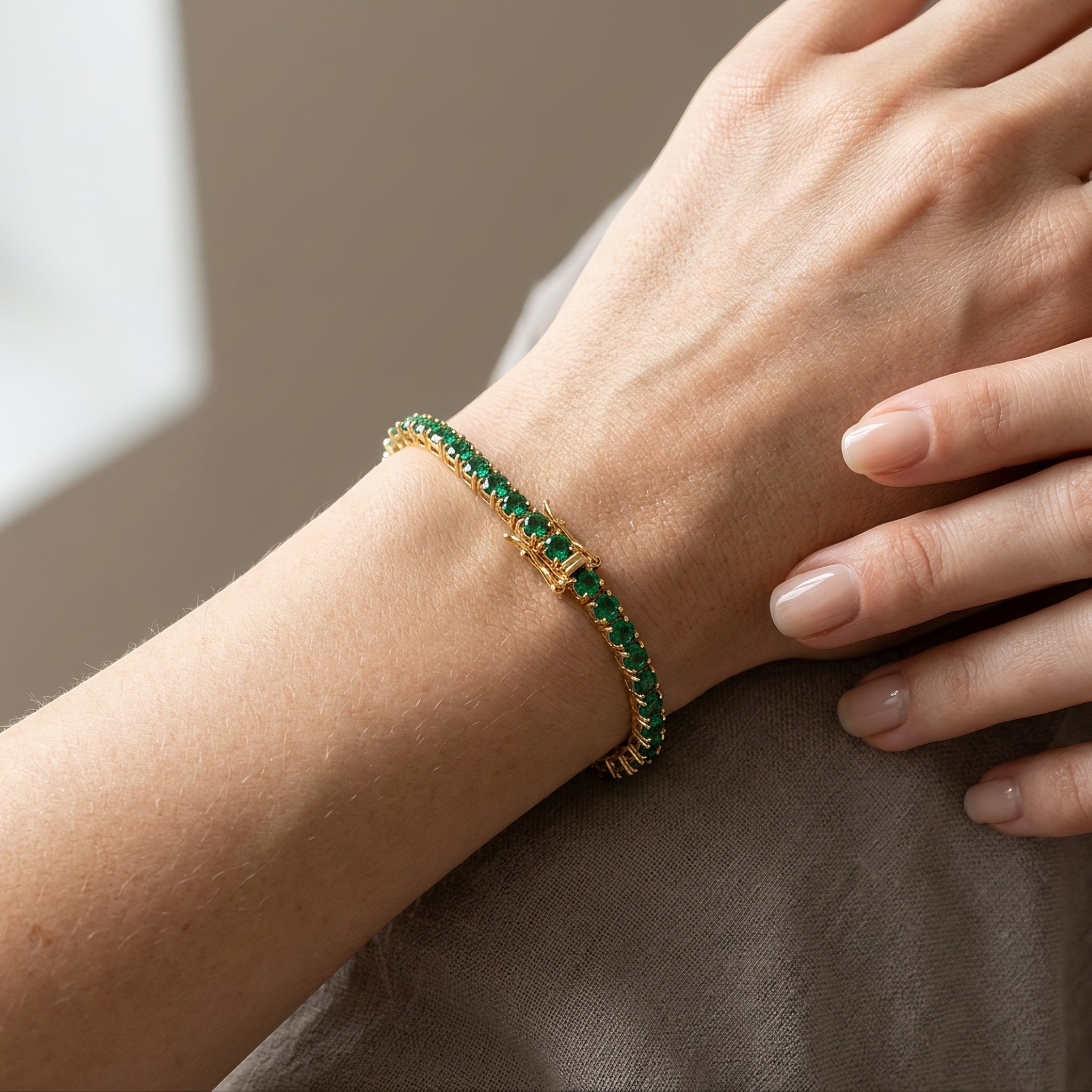 Aliona – Pulsera dorada Virelli elegante