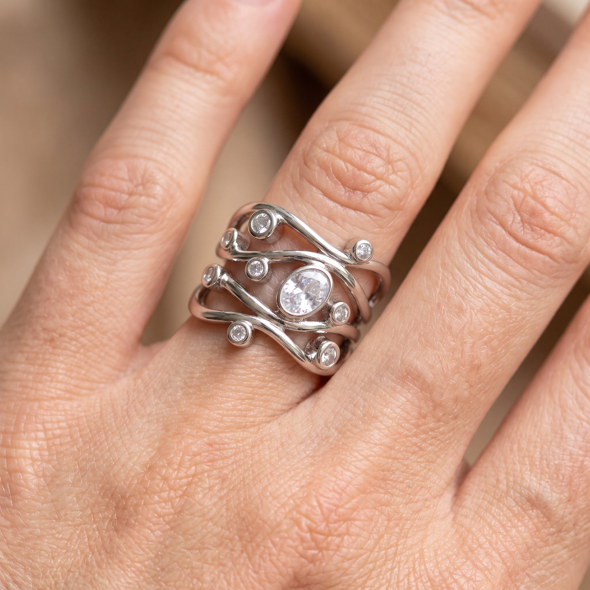 Inara – Anillo vintage de plata con circonita irregular
