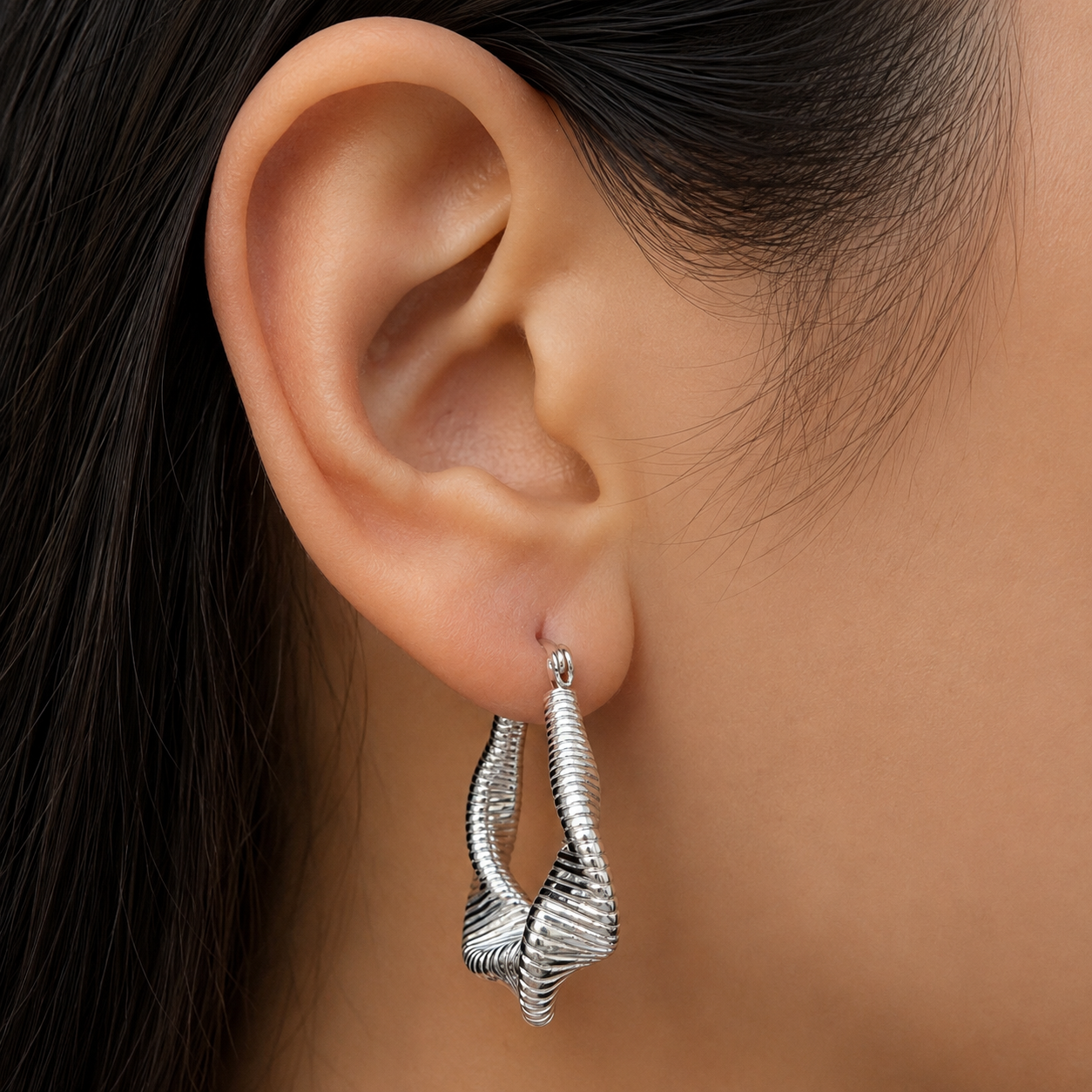 Lyra - Aros de plata con ondas fluidas