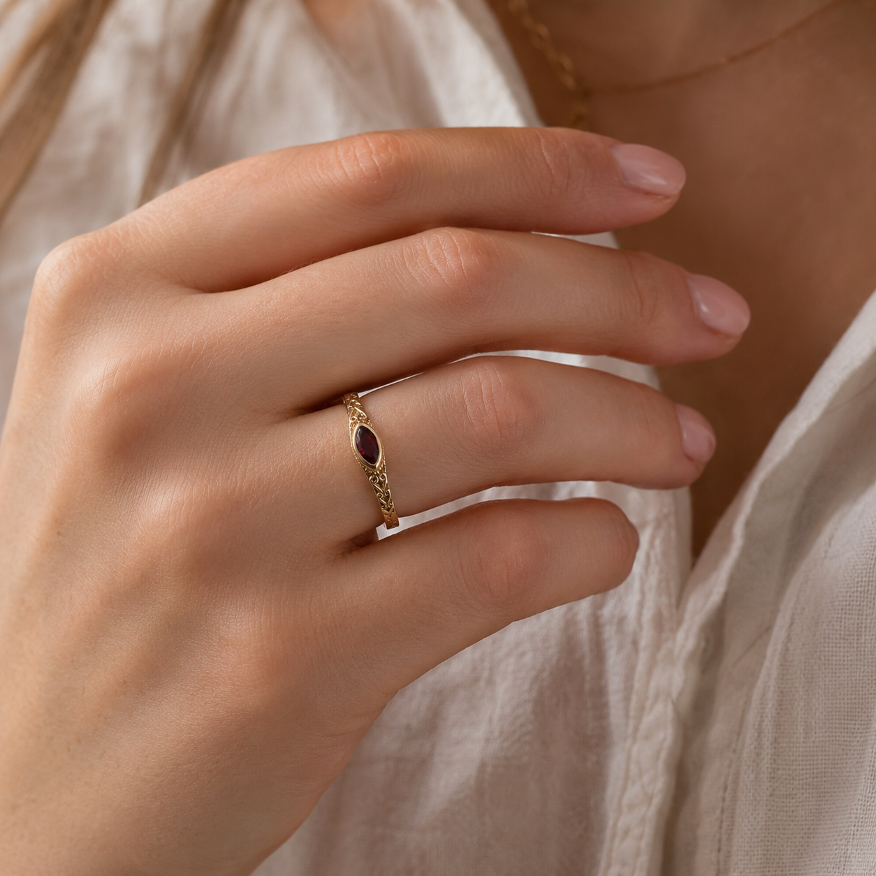 Olga – Anillo de oro con piedra retro roja