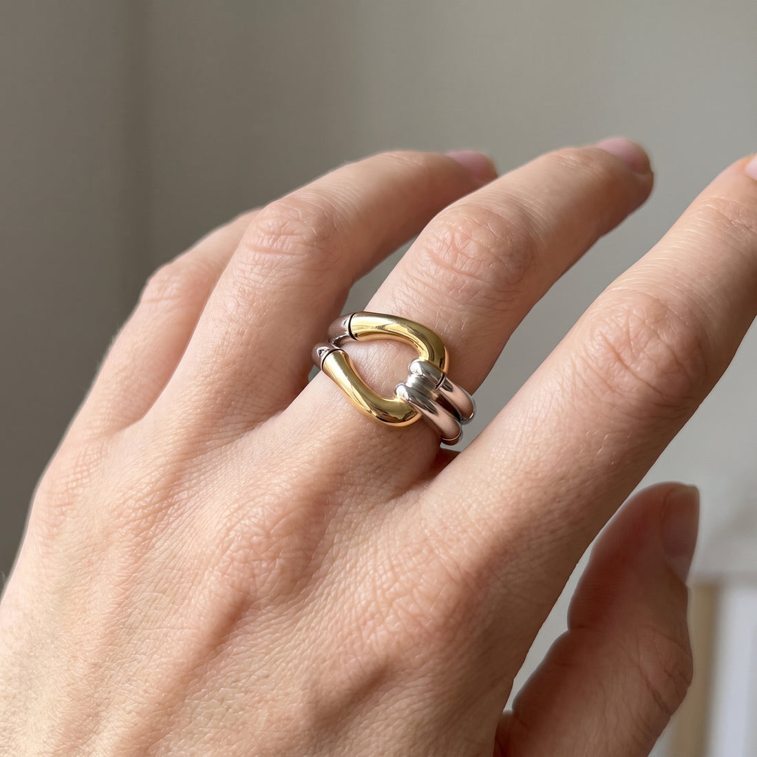 Cassia – Anillo vintage anudado en oro y plata