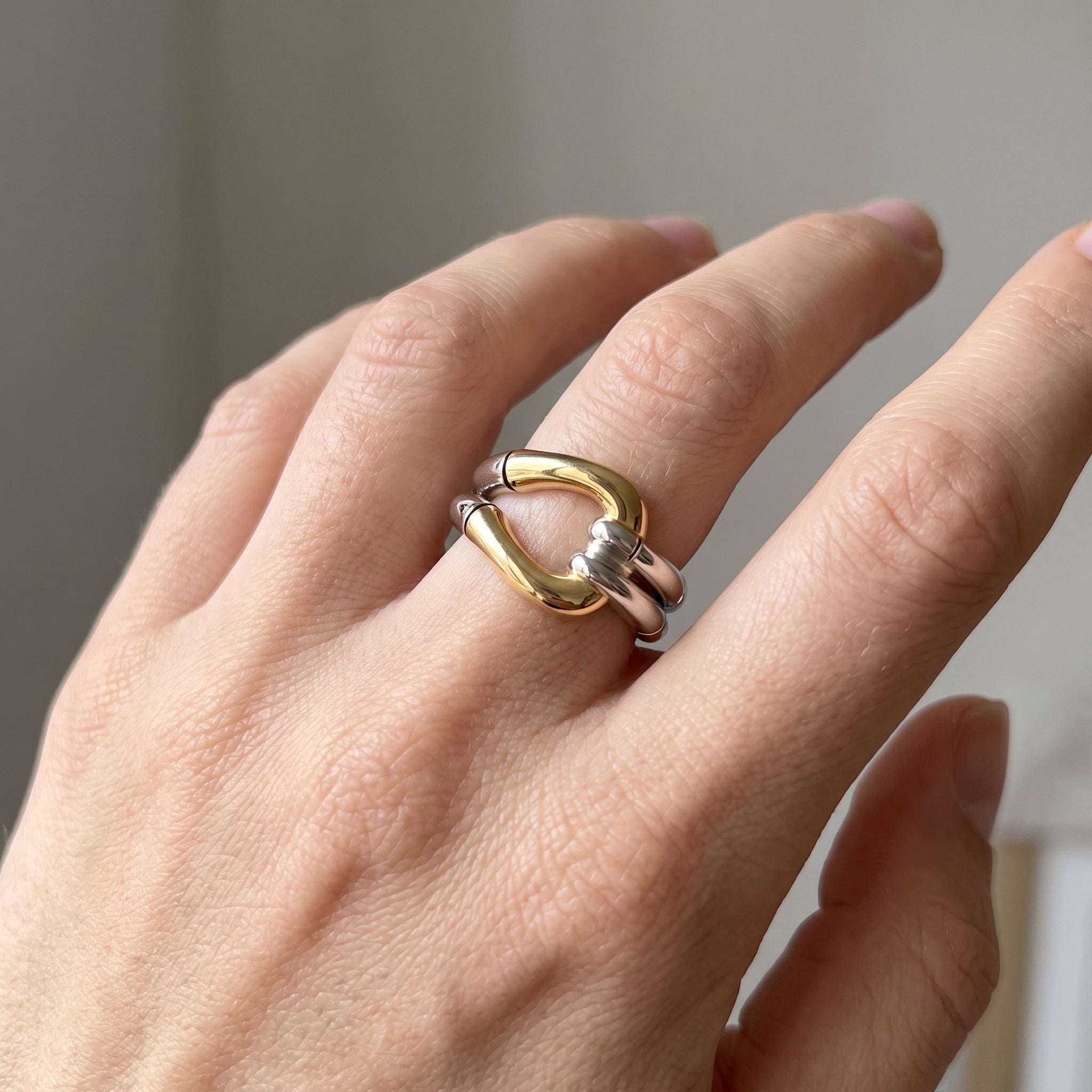 Cassia – Anillo vintage anudado en oro y plata