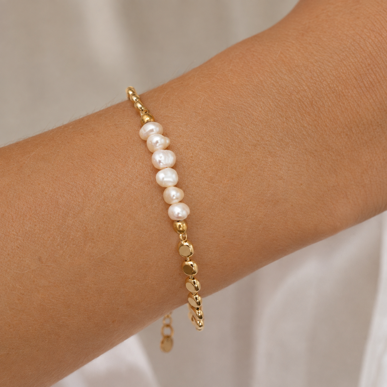 Siena - Pulsera de perlas con cadena de disco