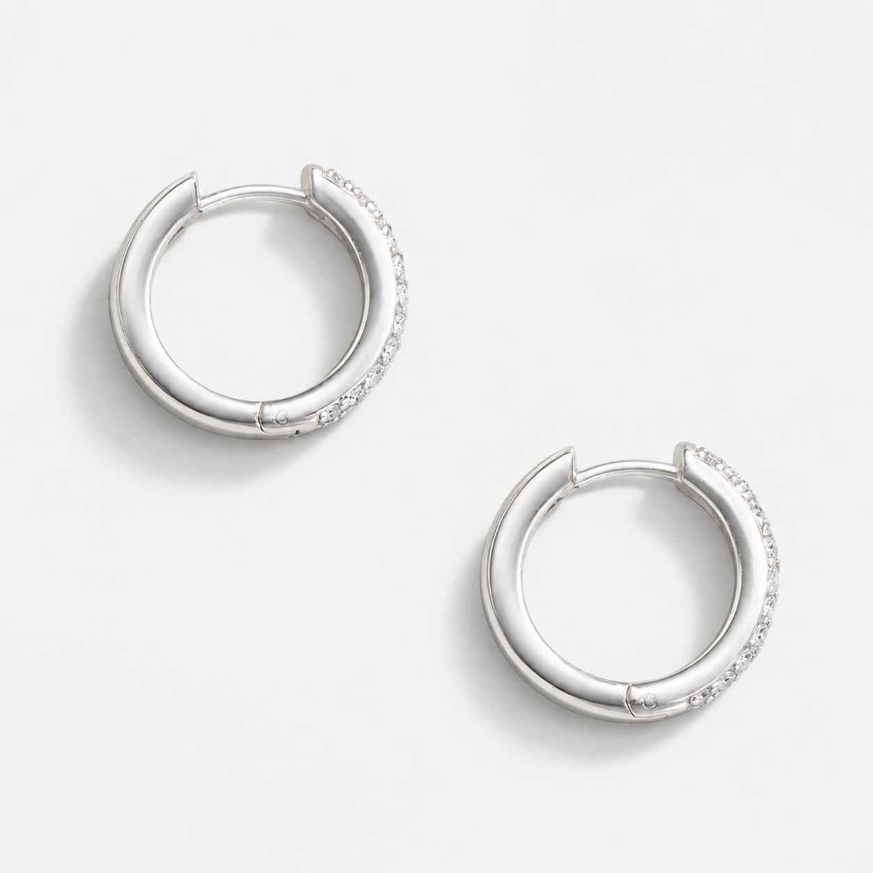 Manda - Huggies de plata con pavé diminuto