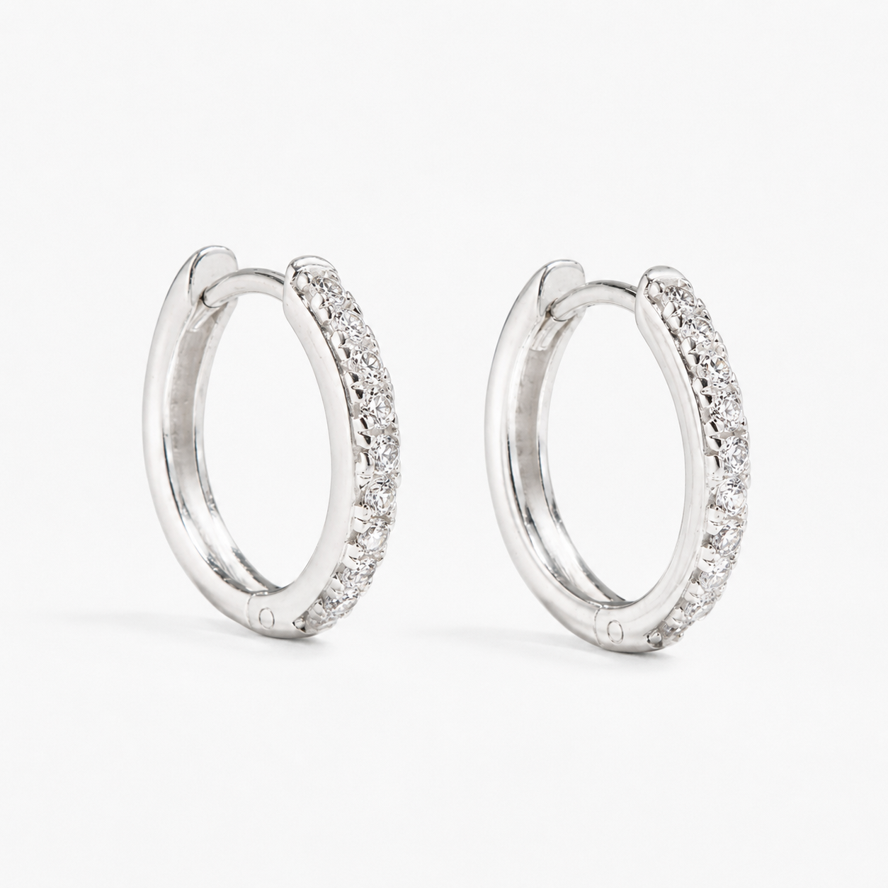 Manda - Huggies de plata con pavé diminuto