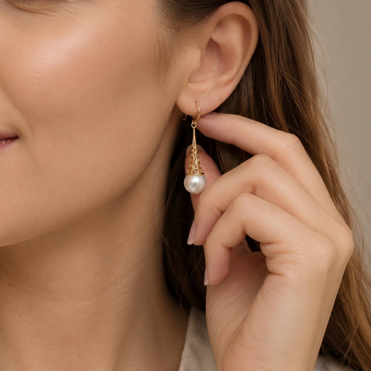 Feliza – Pendientes Vintage Dorados con Perlas Colgantes