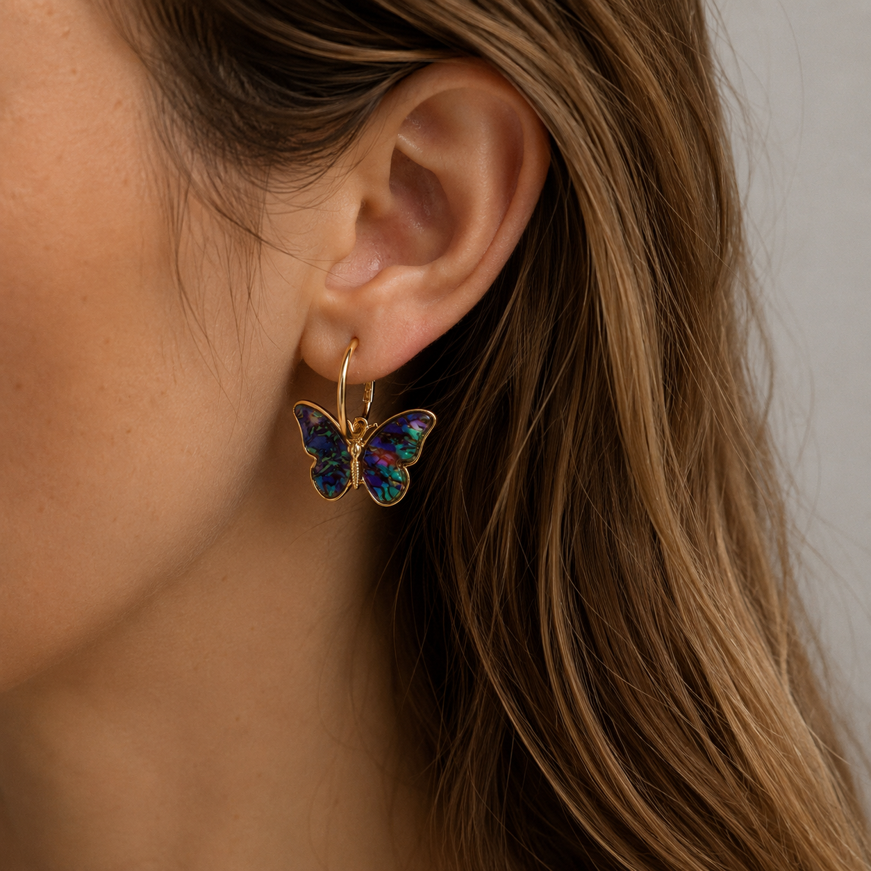 Alina – Pendientes de mariposa con esmalte y cristales