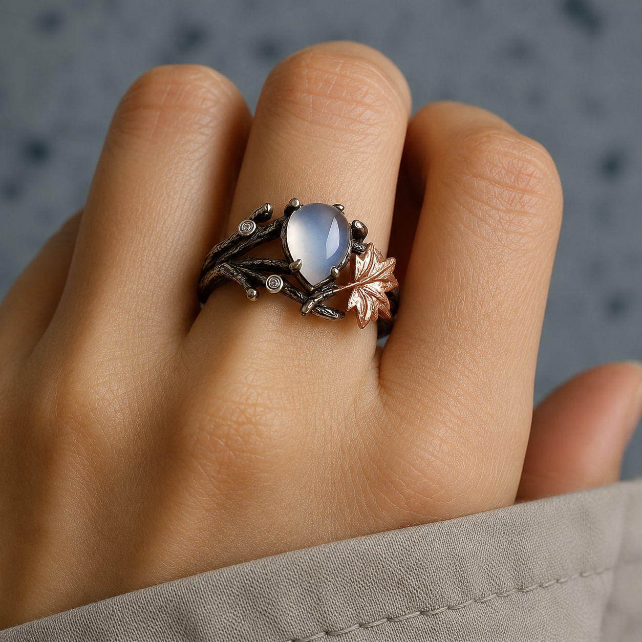 Celestia – Anillo de piedra lunar con encanto natural