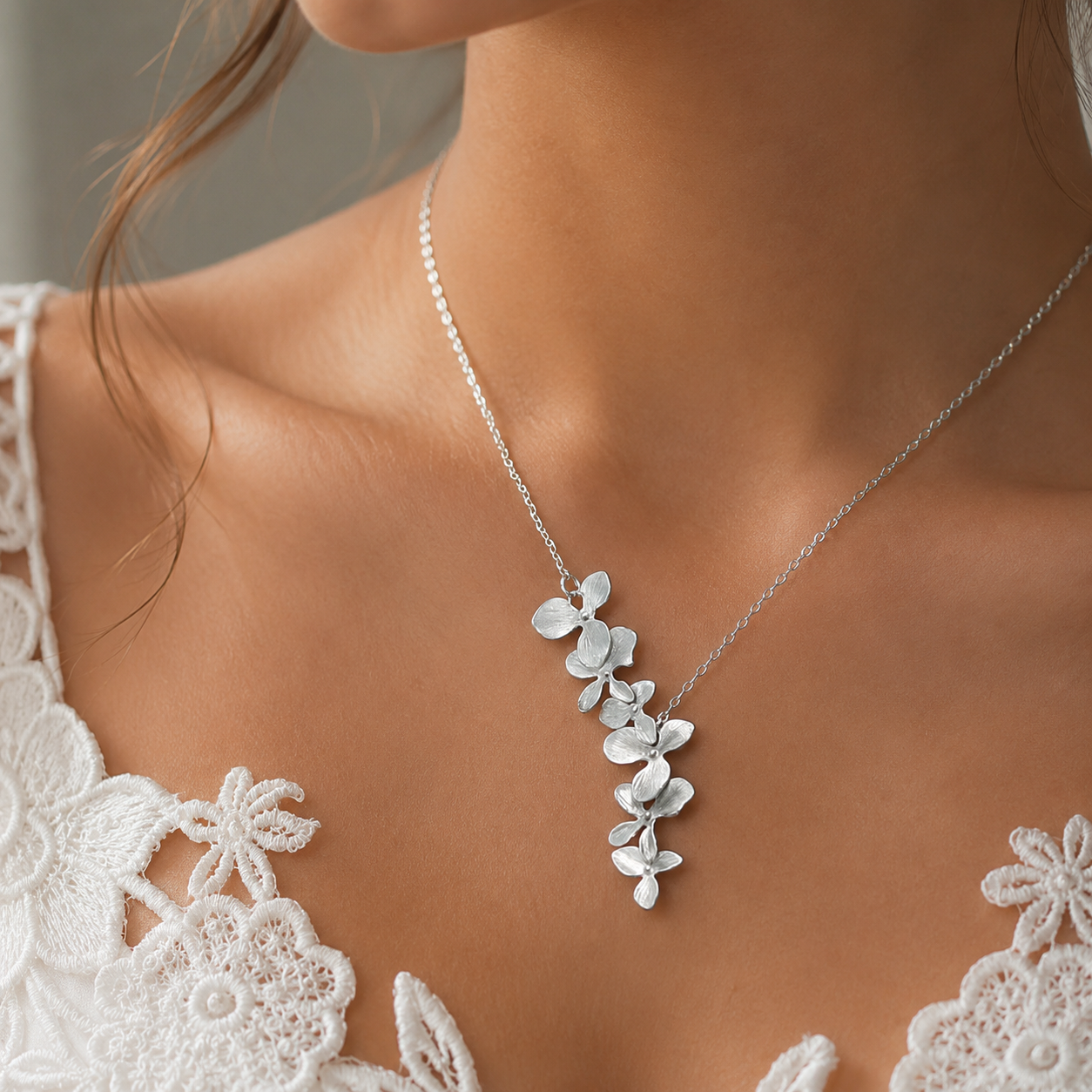 Flora – Collar de flor plateado en estilo vintage