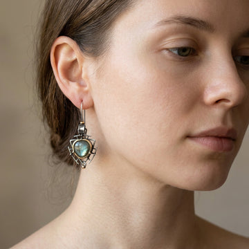 Lydie – Pendientes de labradorita plata y oro