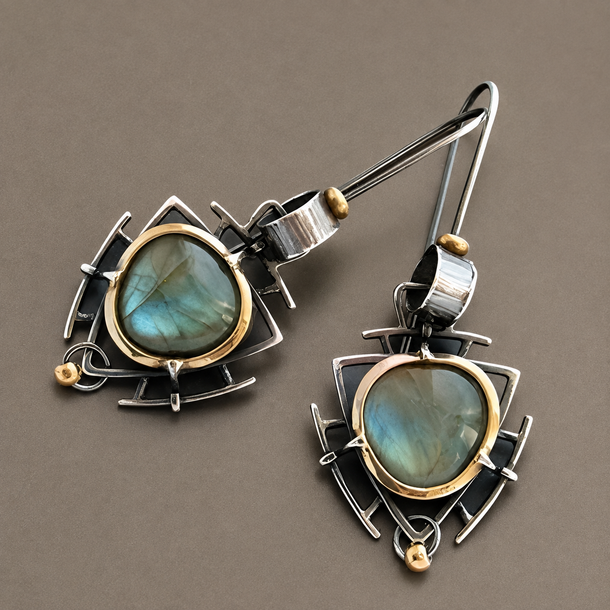 Lydie – Pendientes de labradorita plata y oro