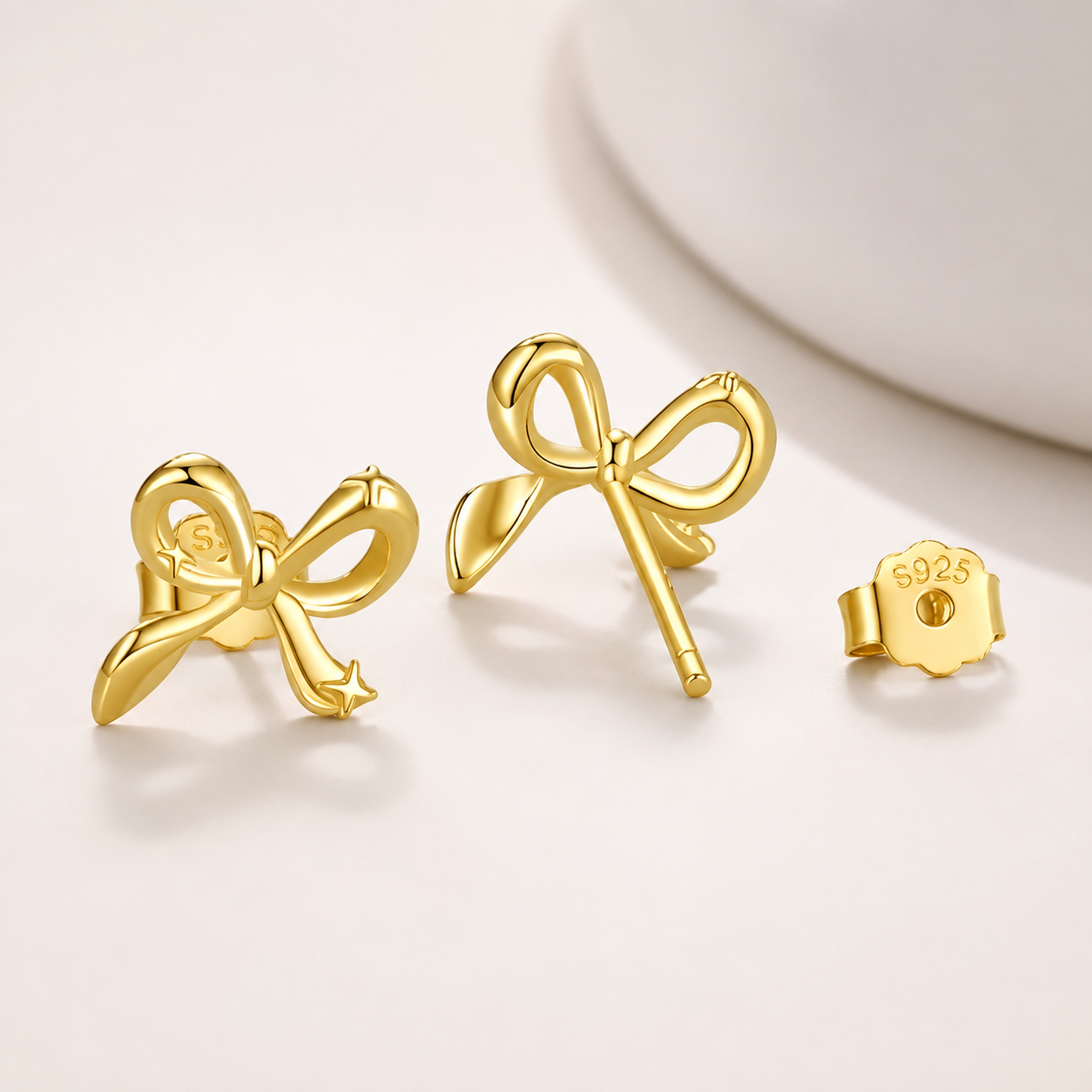 Lunea – Pendientes de Tuerca Mini Nudo Estelar